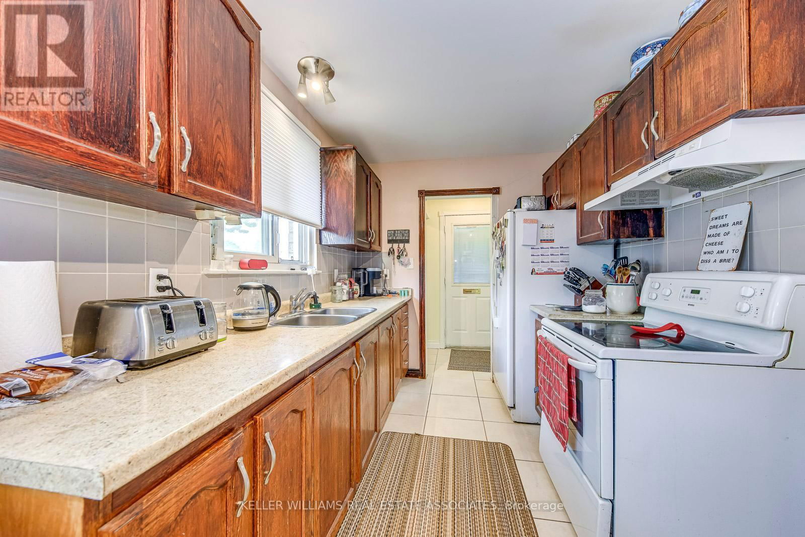 12 GULLIVER CRESCENT Image 6