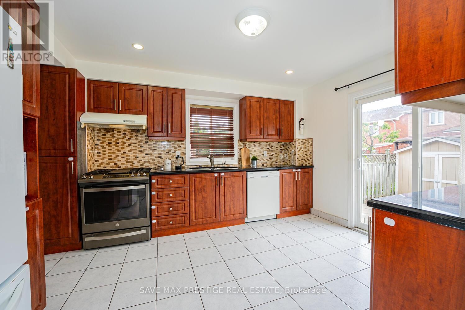 36 KENTUCKY DRIVE Image 13
