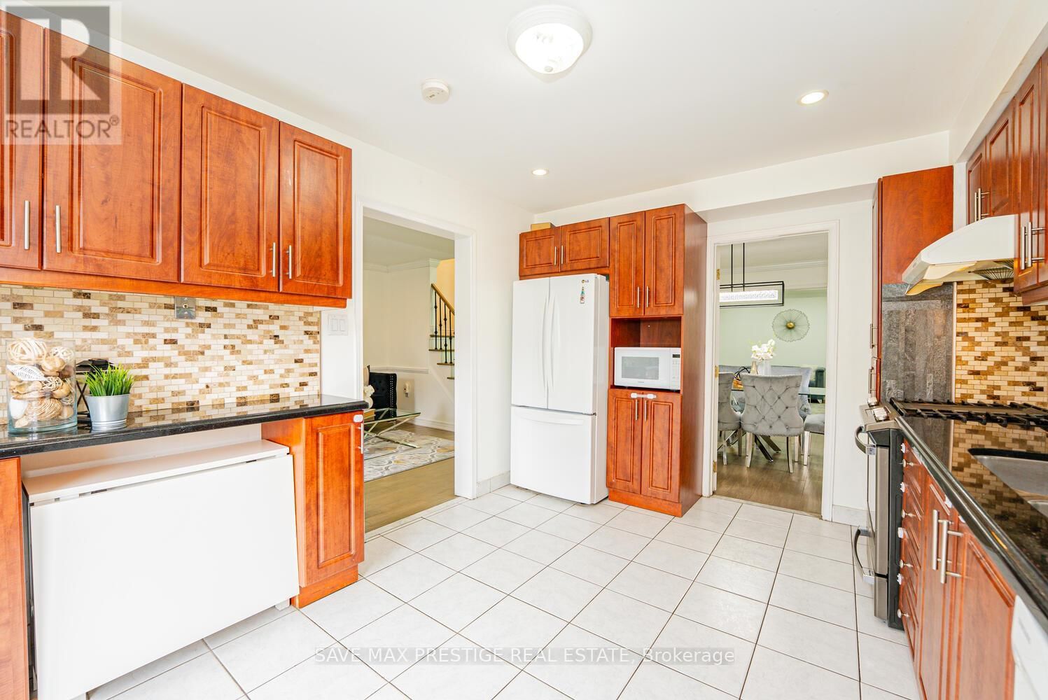 36 KENTUCKY DRIVE Image 15