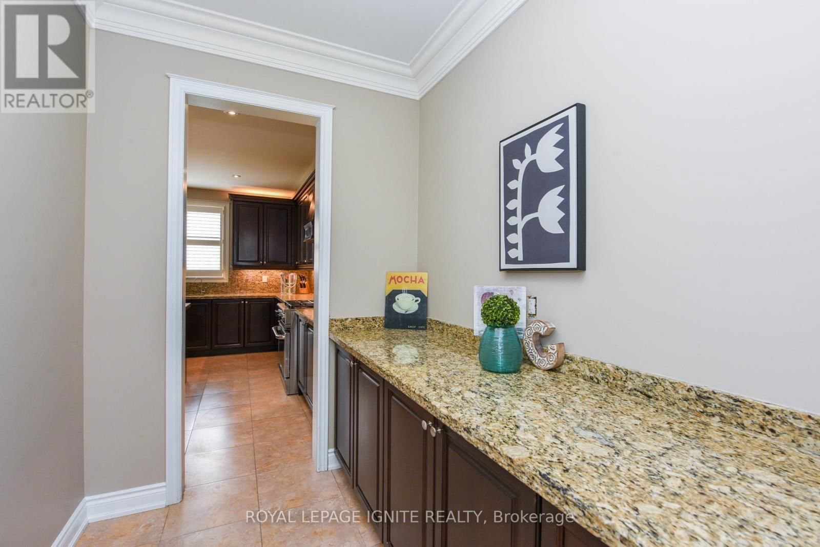8 SCOTCHMERE CRESCENT Image 10