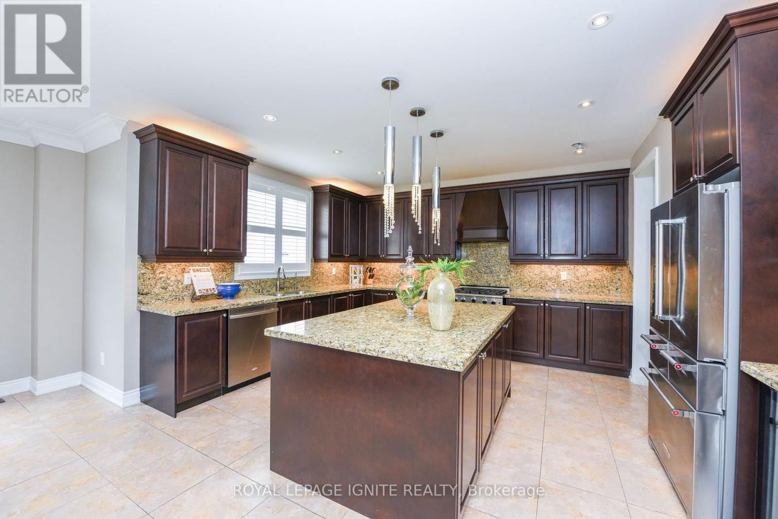 8 SCOTCHMERE CRESCENT Image 14