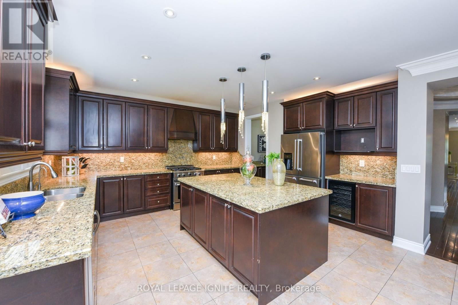 8 SCOTCHMERE CRESCENT Image 15