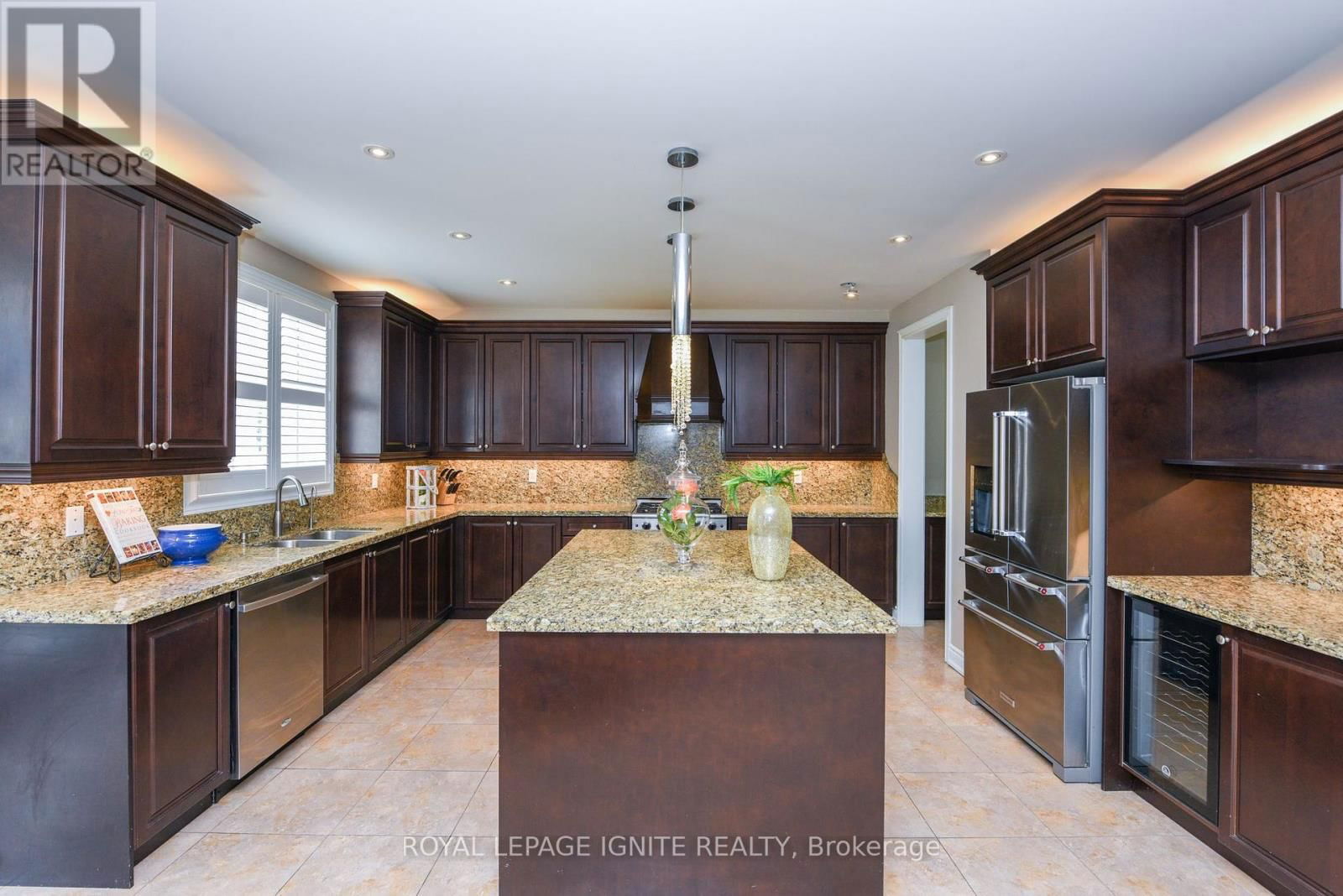 8 SCOTCHMERE CRESCENT Image 16