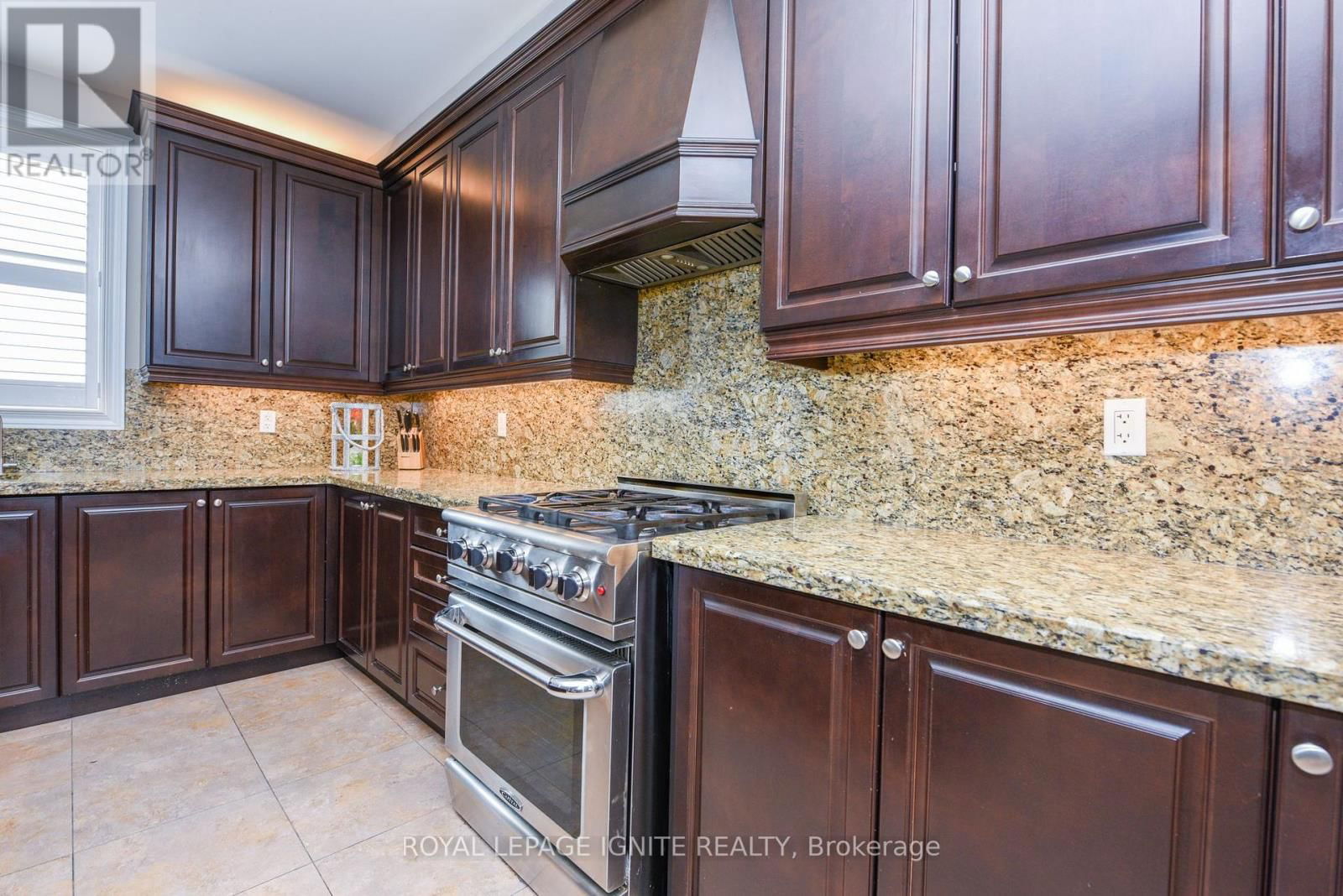 8 SCOTCHMERE CRESCENT Image 17
