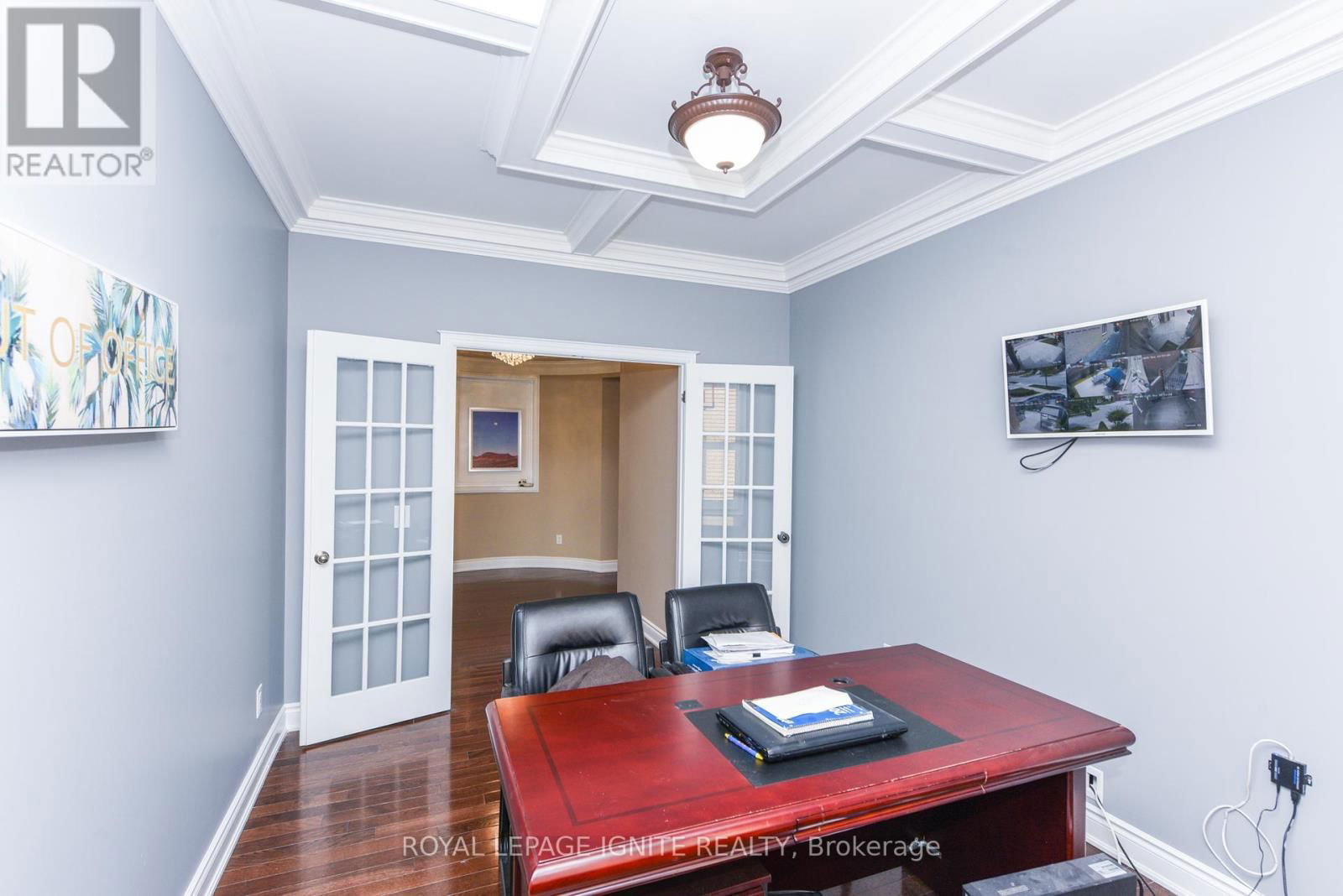 8 SCOTCHMERE CRESCENT Image 24