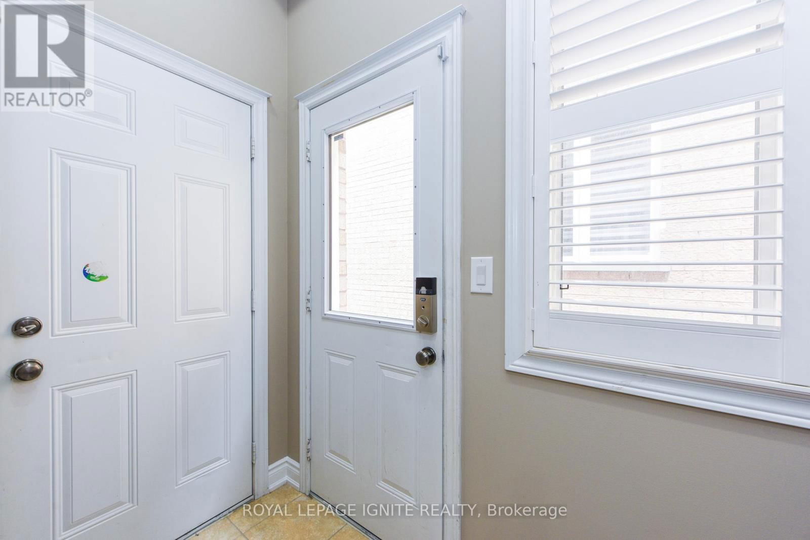 8 SCOTCHMERE CRESCENT Image 26