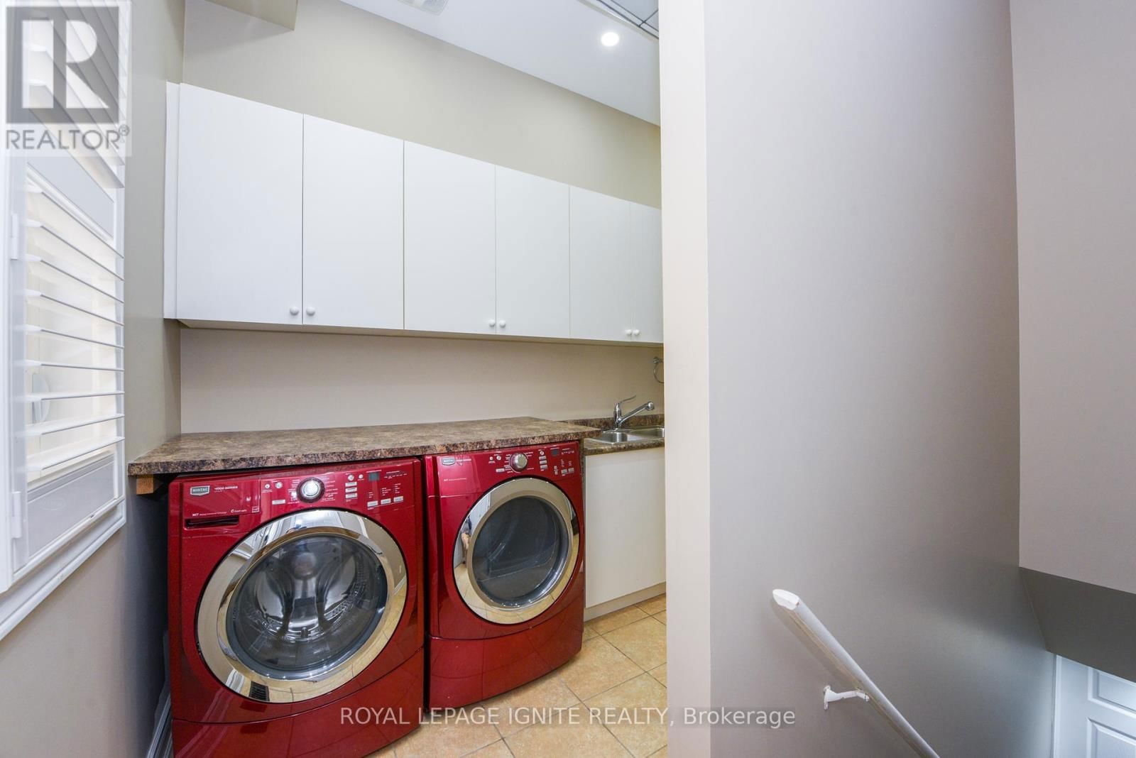 8 SCOTCHMERE CRESCENT Image 27
