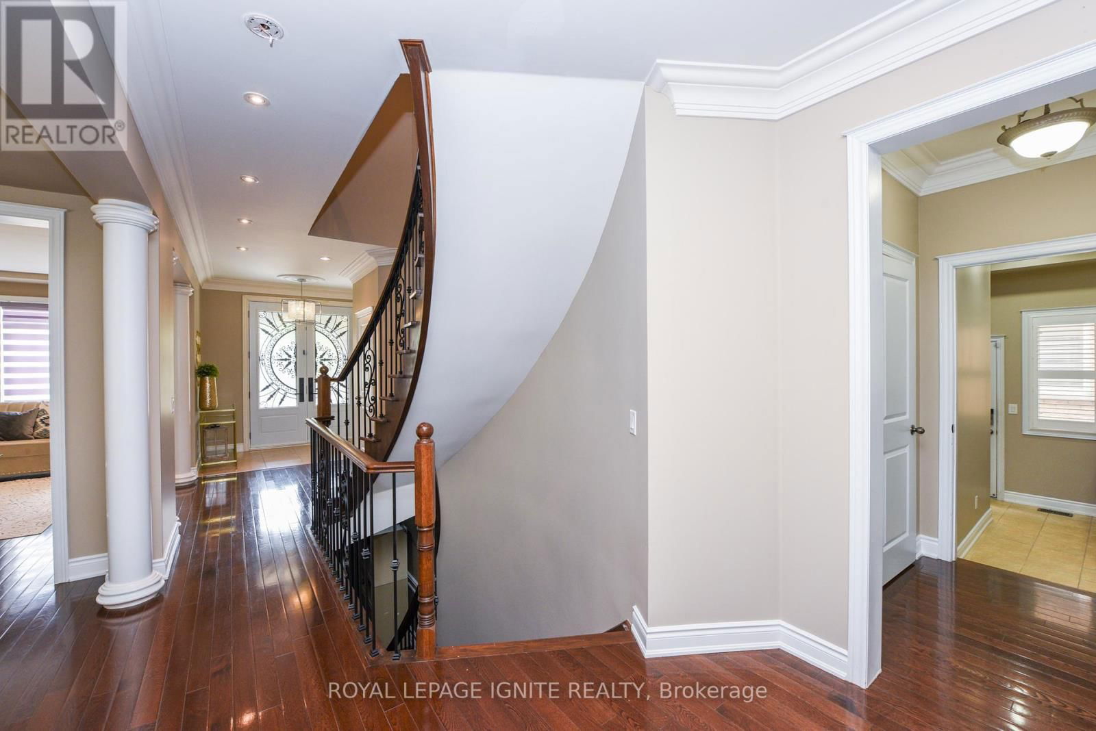 8 SCOTCHMERE CRESCENT Image 28