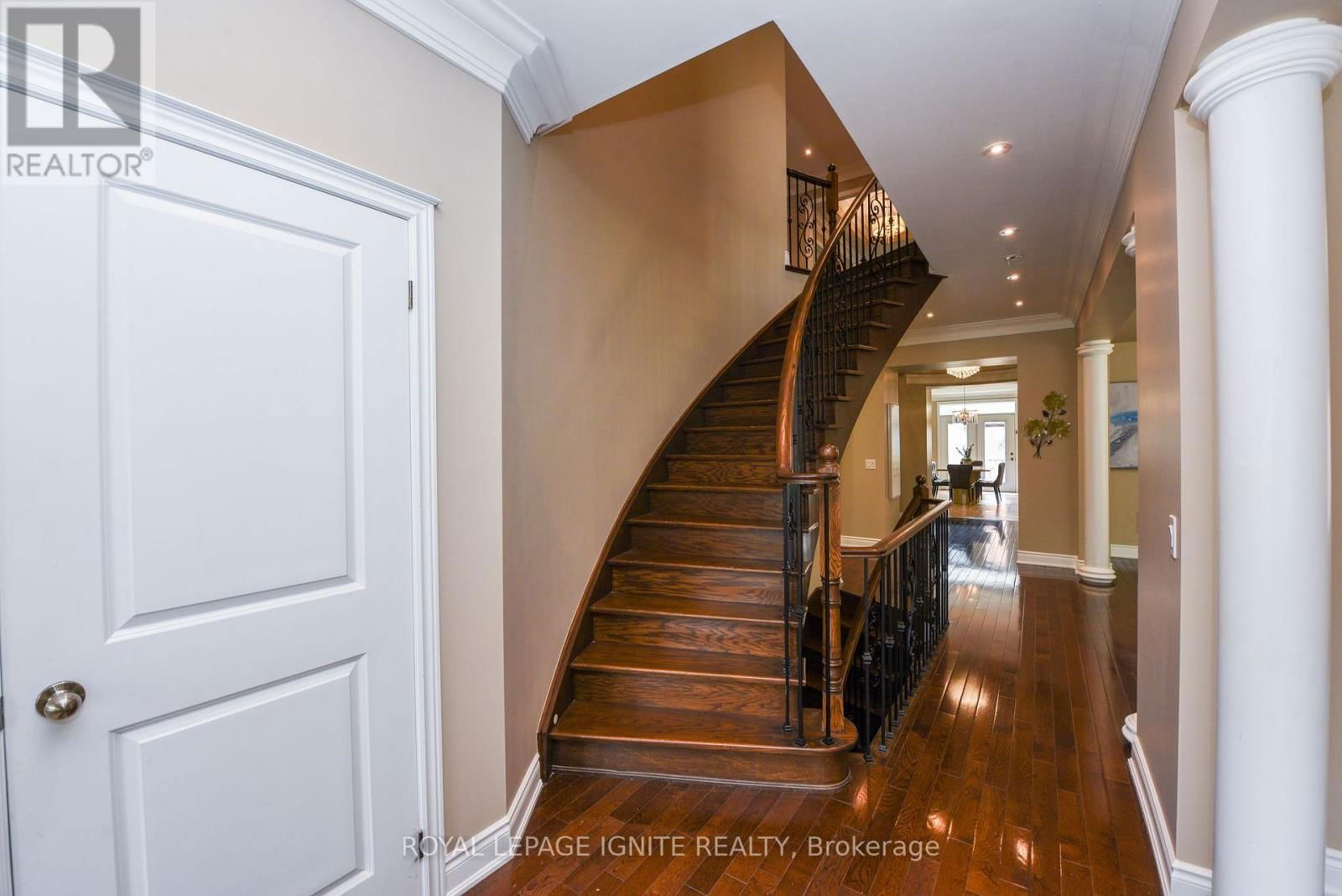 8 SCOTCHMERE CRESCENT Image 29