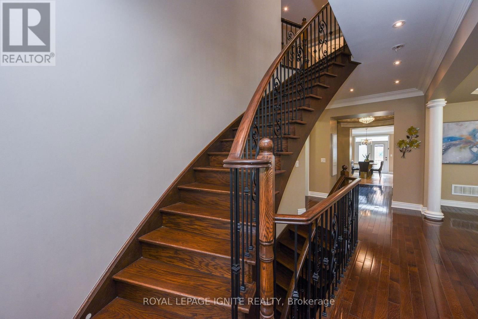 8 SCOTCHMERE CRESCENT Image 30