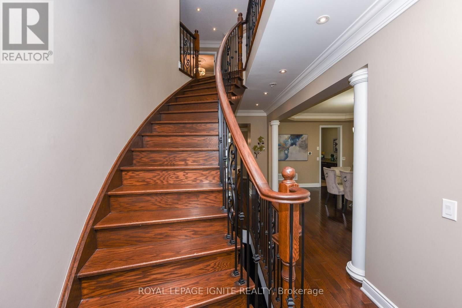 8 SCOTCHMERE CRESCENT Image 33