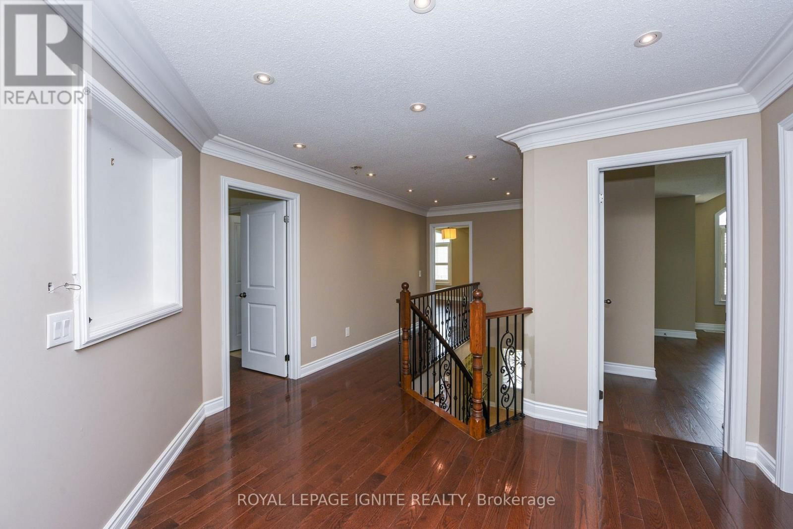 8 SCOTCHMERE CRESCENT Image 34