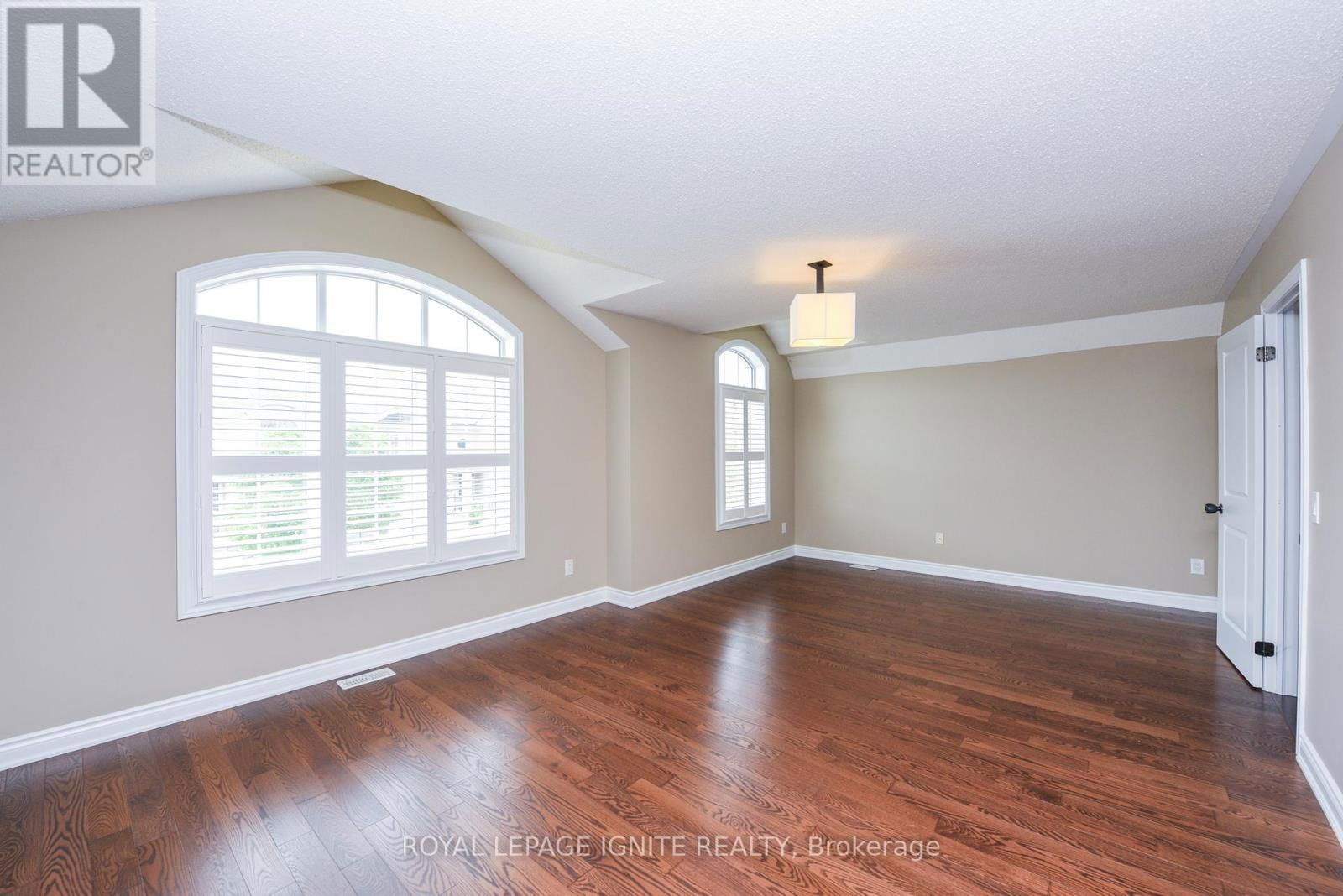 8 SCOTCHMERE CRESCENT Image 35