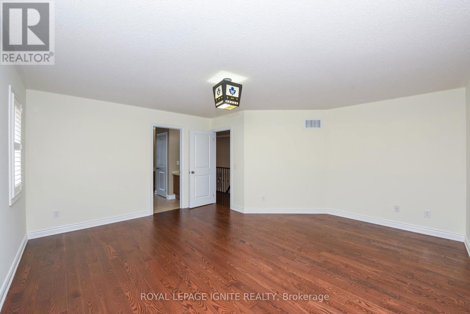 8 SCOTCHMERE CRESCENT Image 38