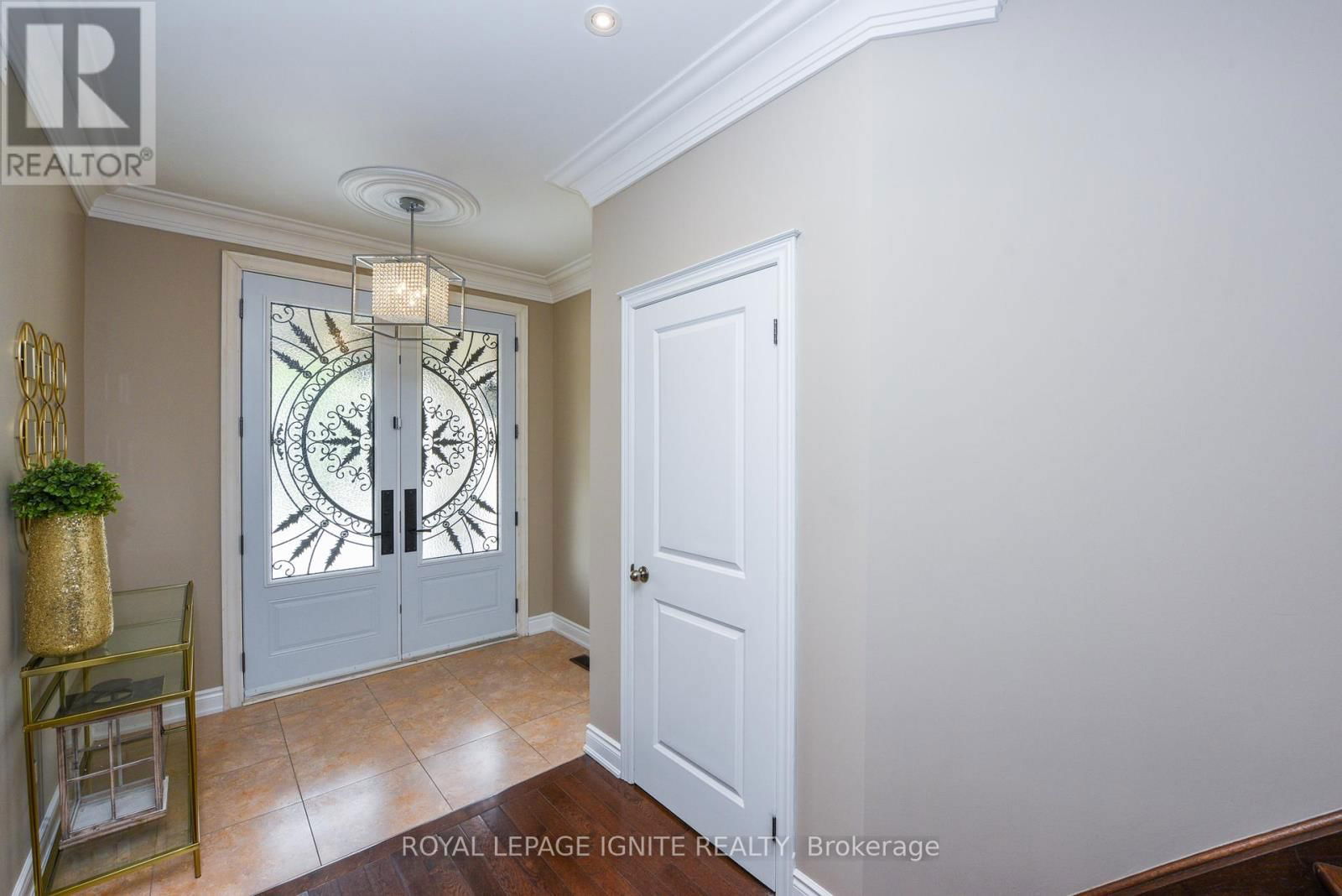 8 SCOTCHMERE CRESCENT Image 5