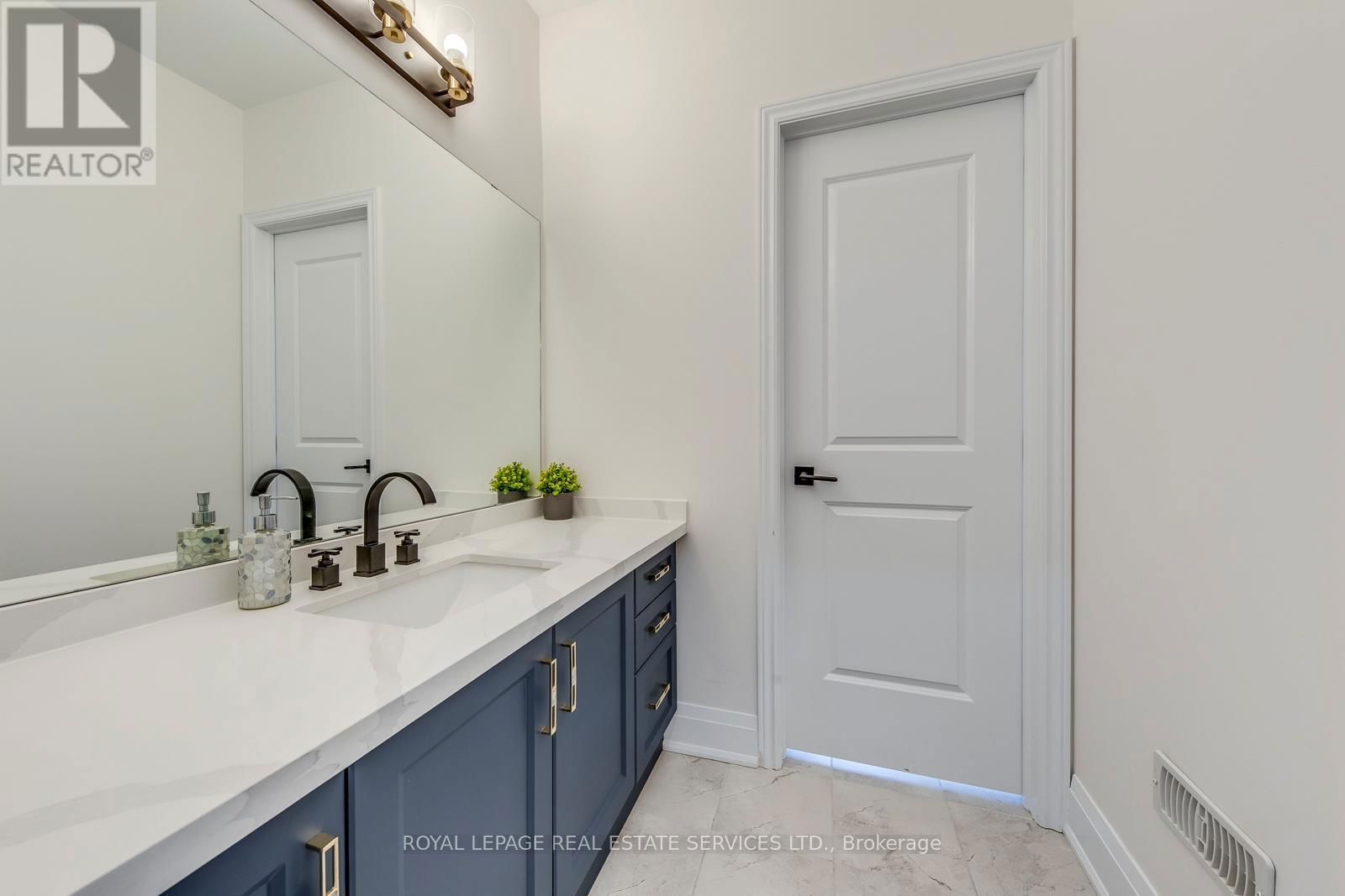 3450 POST ROAD Image 34