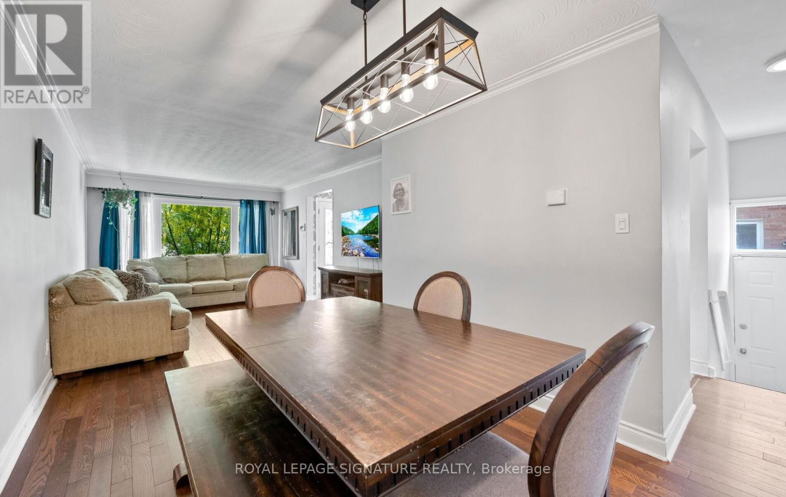1807 SANDGATE CRESCENT Image 10