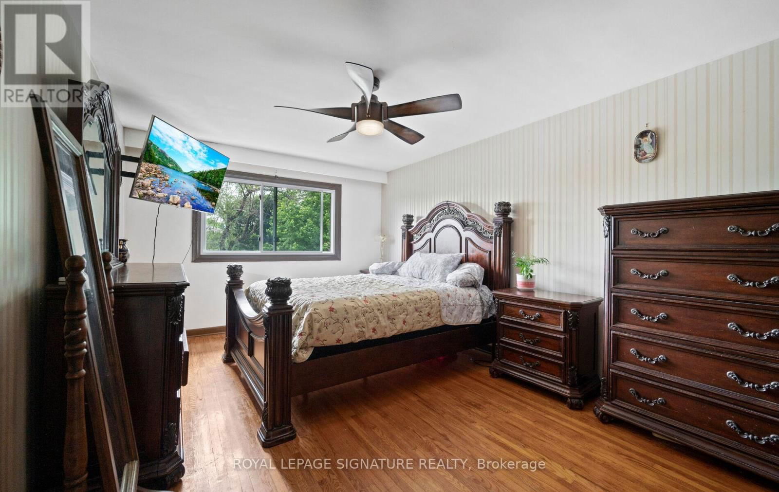 1807 SANDGATE CRESCENT Image 14