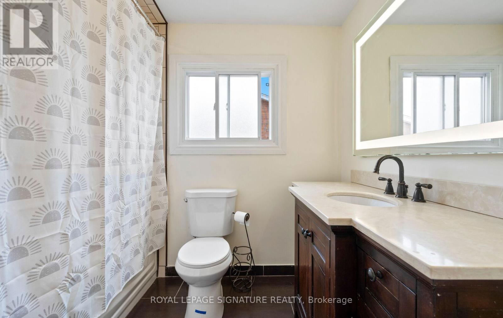 1807 SANDGATE CRESCENT Image 16