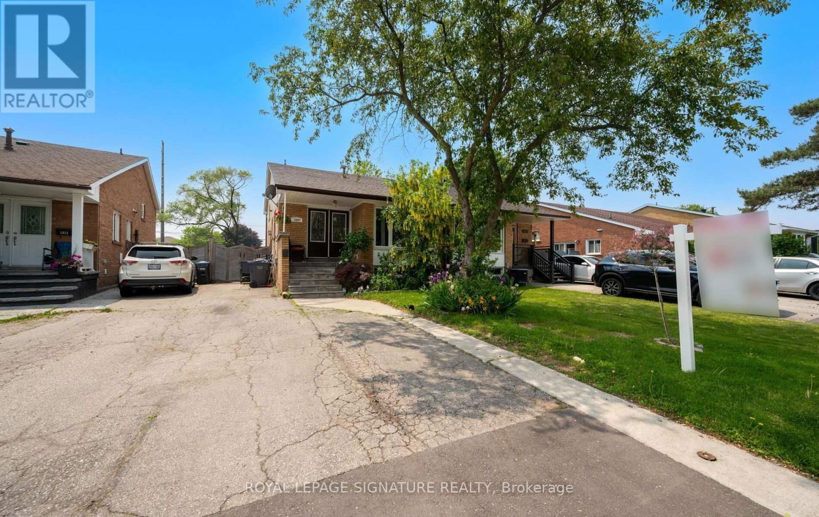 1807 SANDGATE CRESCENT Image 2