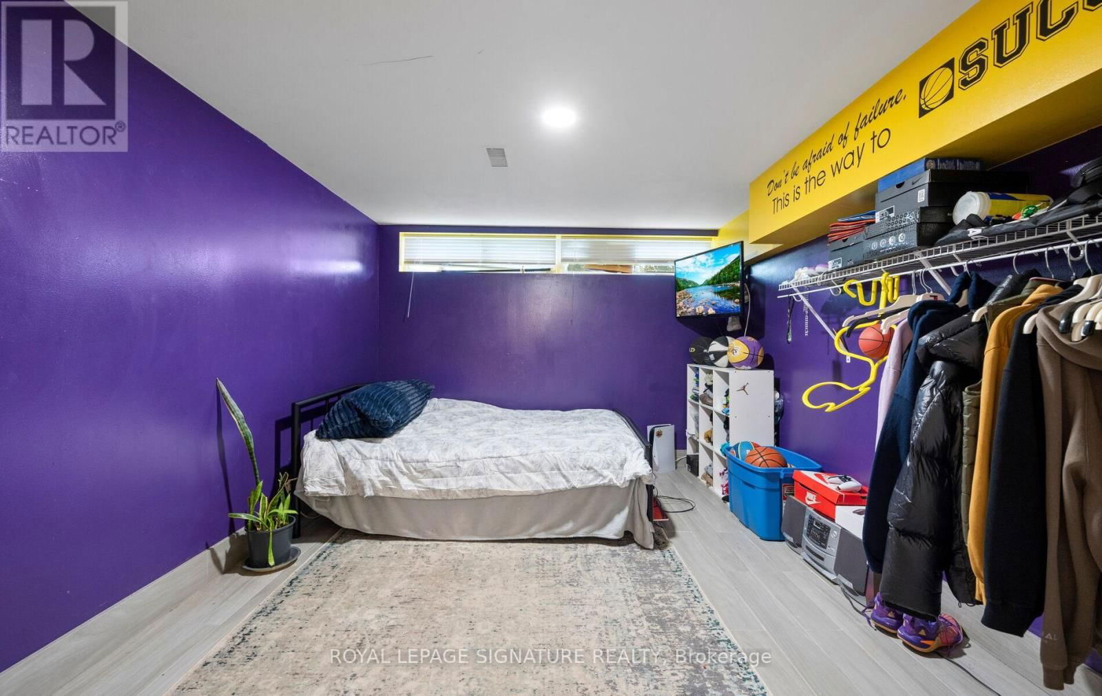 1807 SANDGATE CRESCENT Image 24