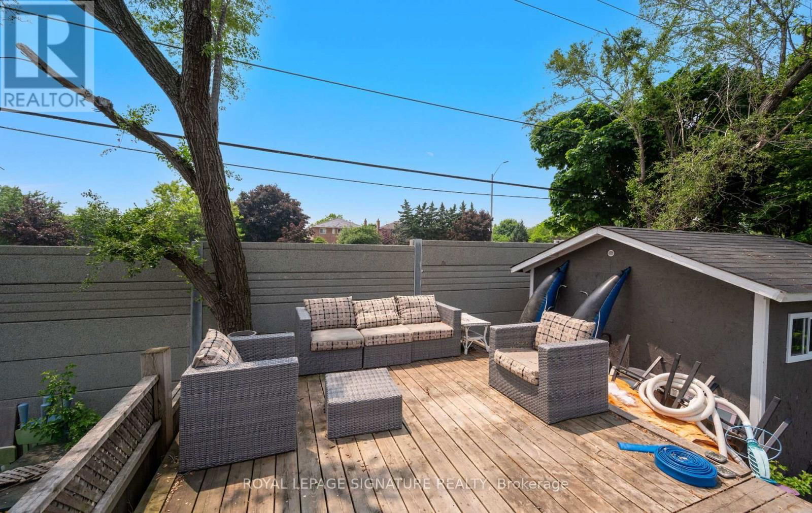 1807 SANDGATE CRESCENT Image 31