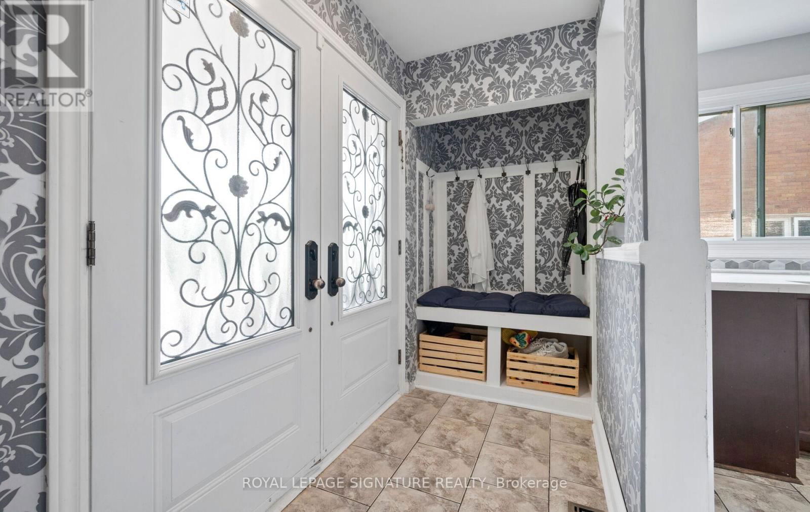 1807 SANDGATE CRESCENT Image 4