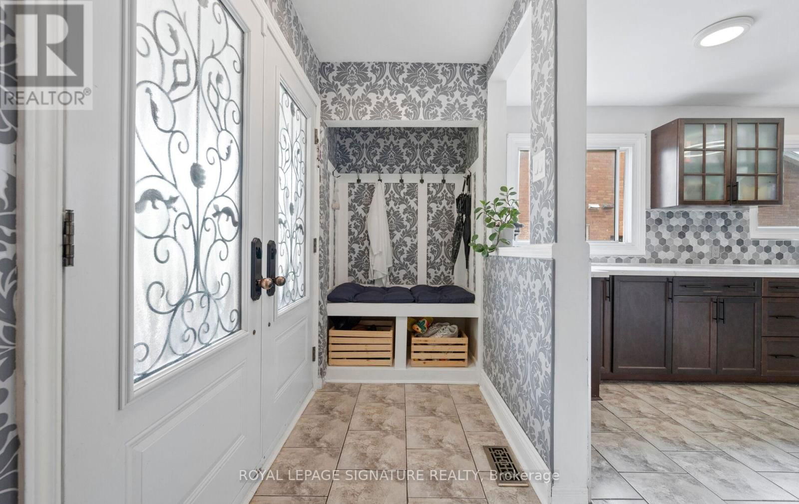 1807 SANDGATE CRESCENT Image 5