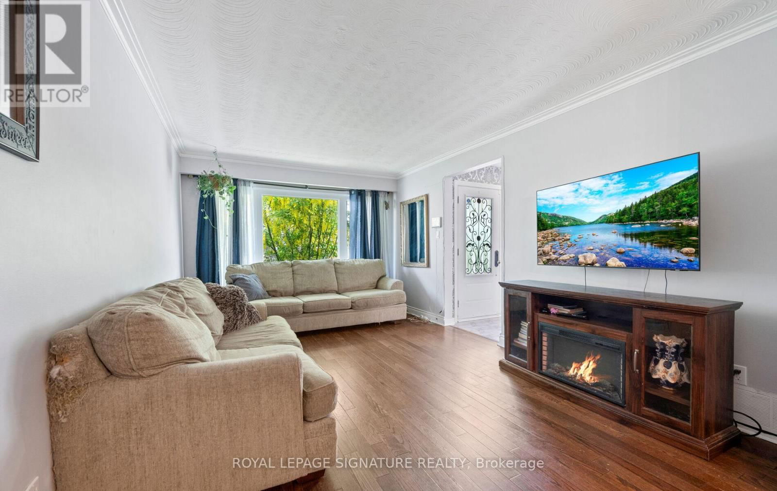 1807 SANDGATE CRESCENT Image 7