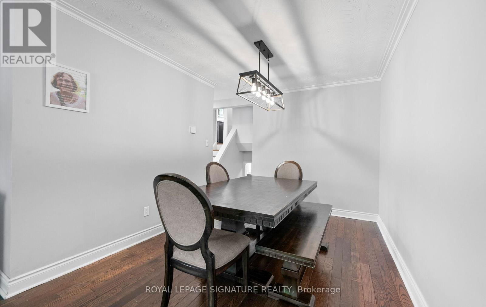 1807 SANDGATE CRESCENT Image 9