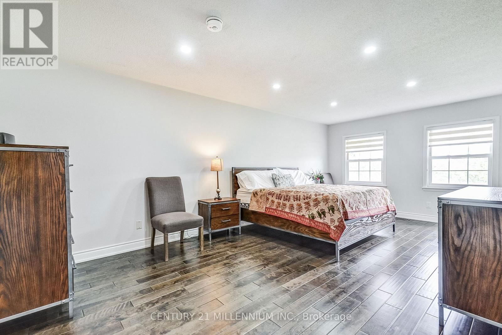 8 NEWPORT STREET Image 24