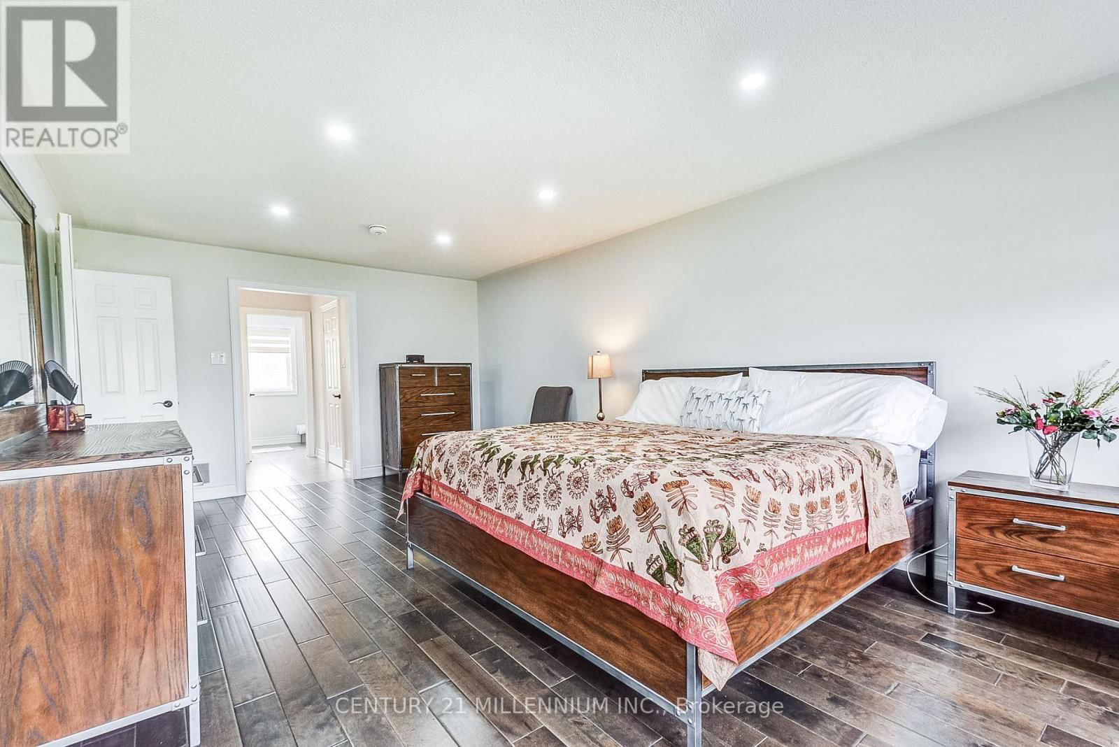 8 NEWPORT STREET Image 25