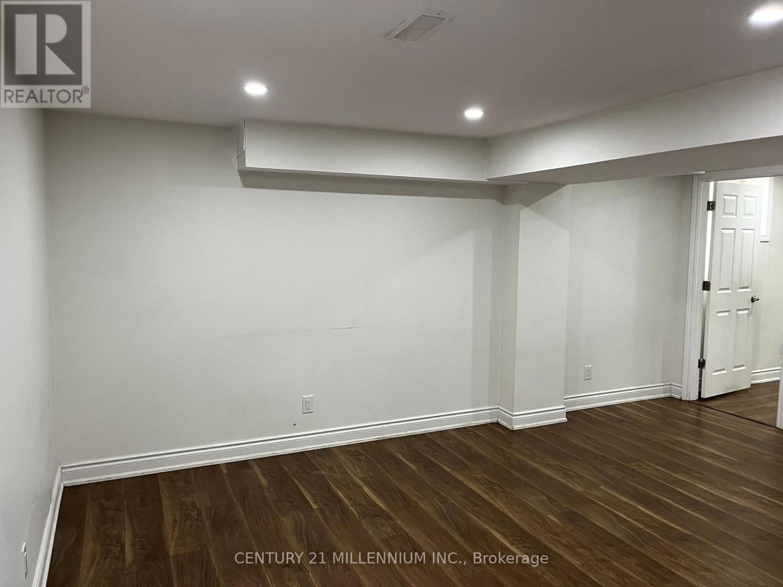 8 NEWPORT STREET Image 40