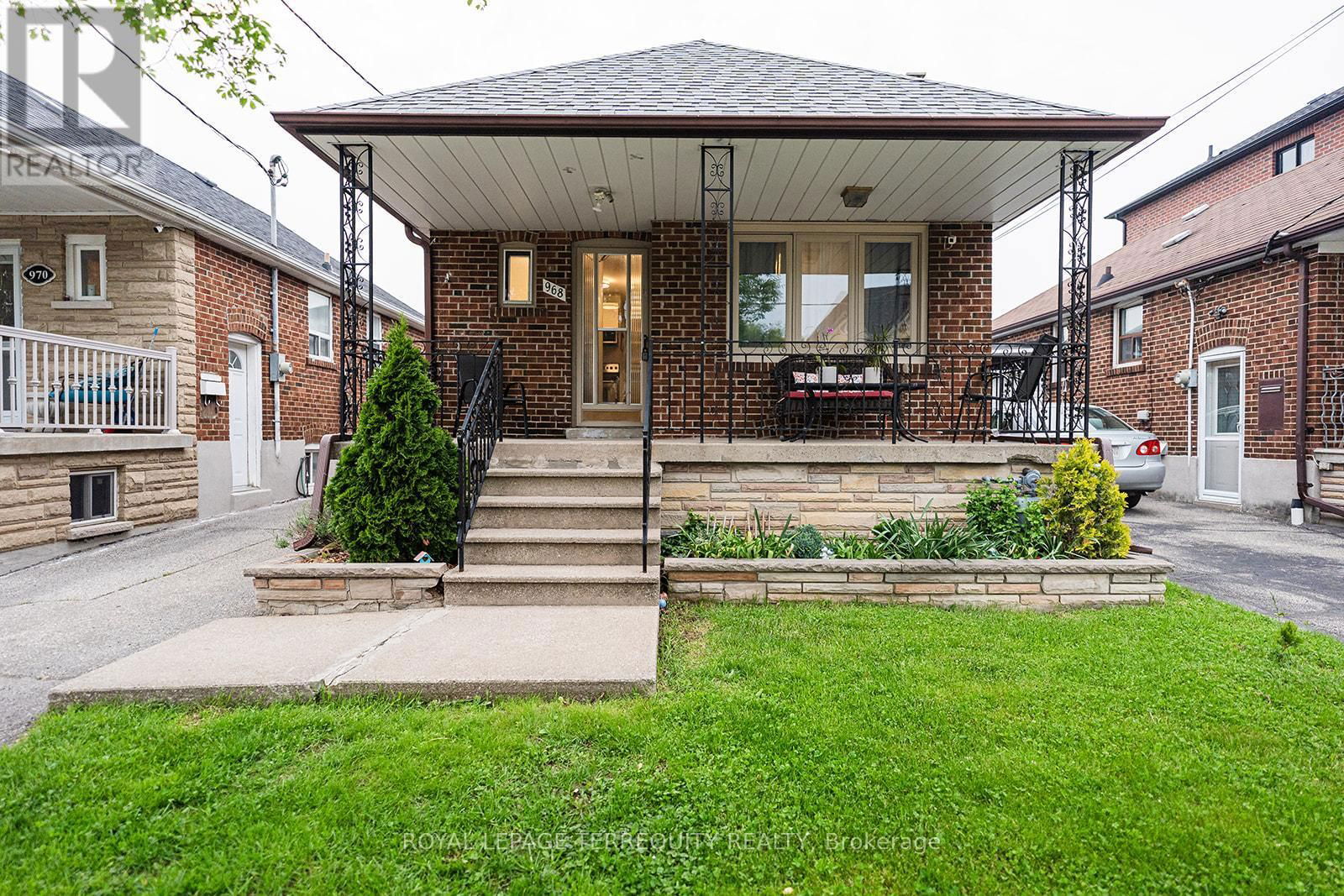 968 CASTLEFIELD AVENUE Image 1