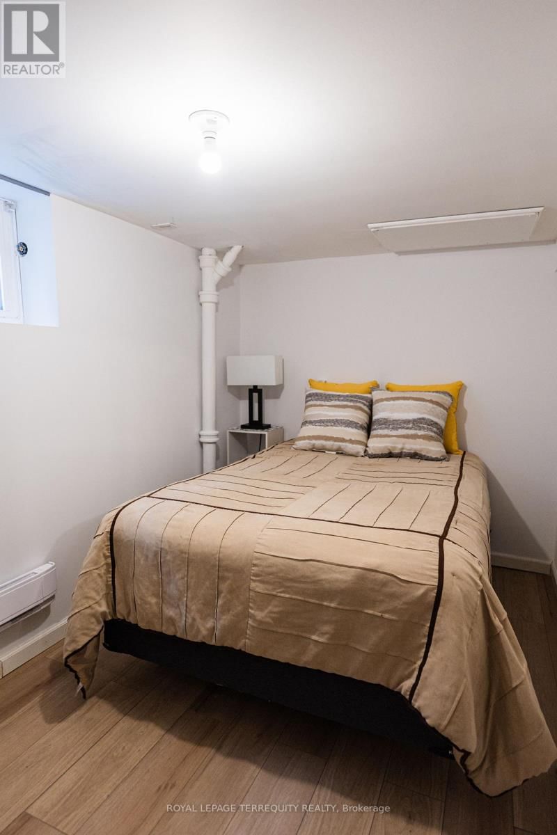 968 CASTLEFIELD AVENUE Image 17