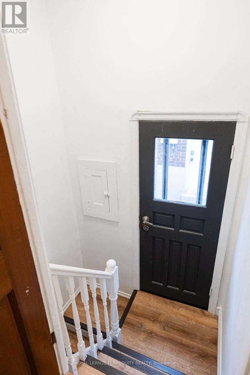 968 CASTLEFIELD AVENUE Image 19