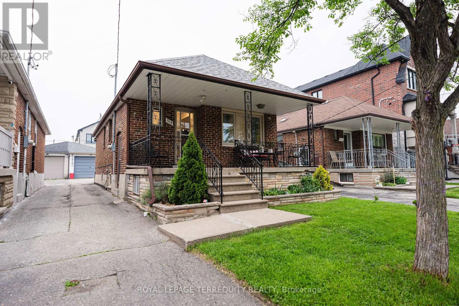 968 CASTLEFIELD AVENUE Image 2