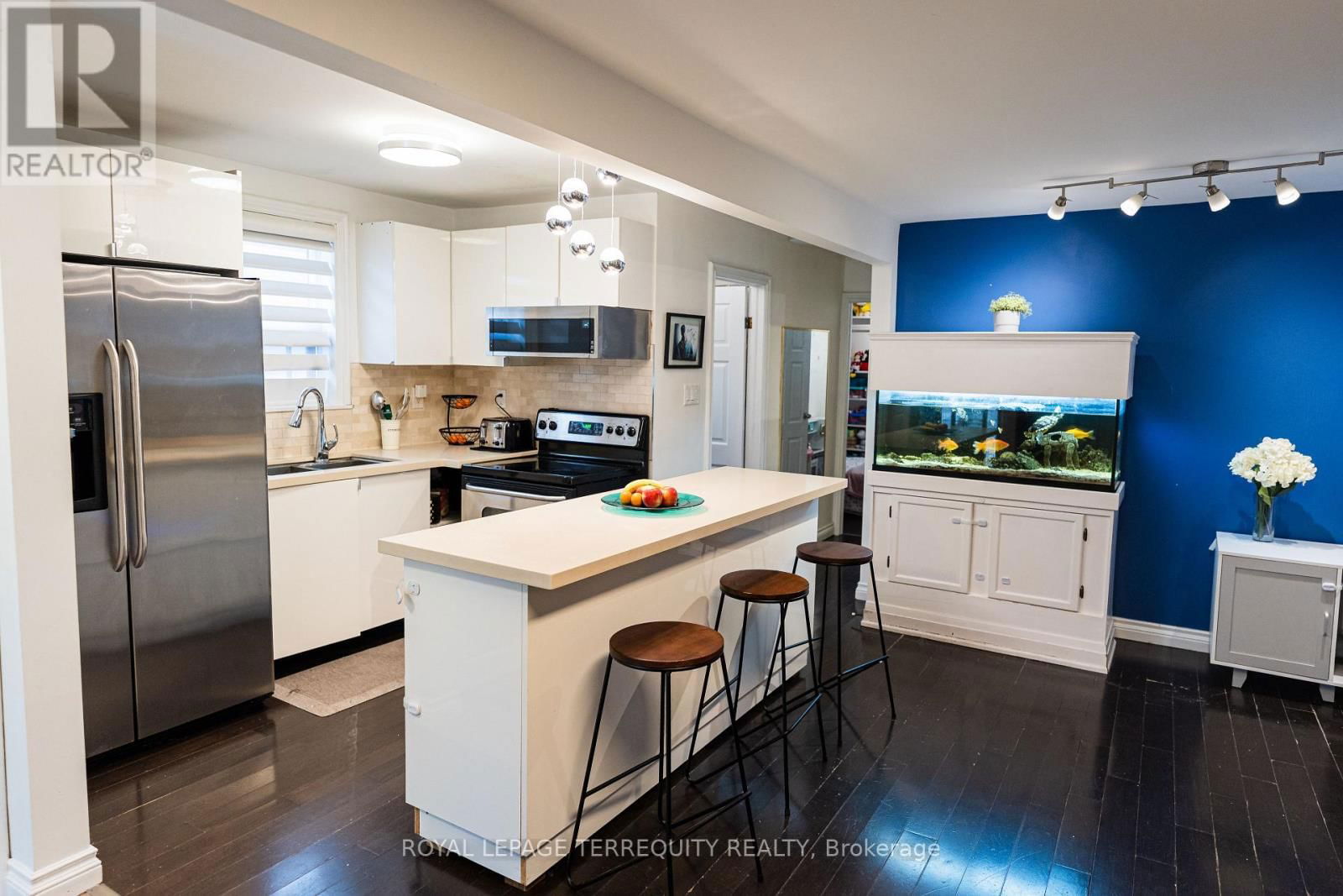 968 CASTLEFIELD AVENUE Image 3