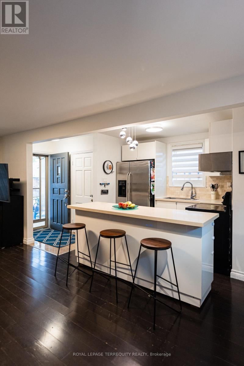 968 CASTLEFIELD AVENUE Image 5