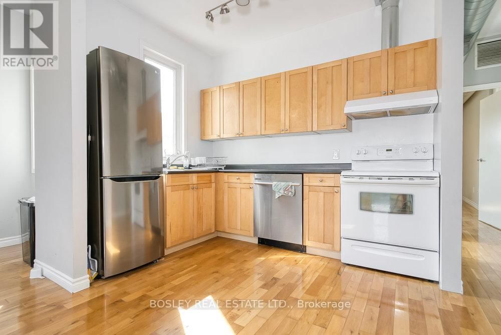 2909 DUNDAS STREET WEST Image 11