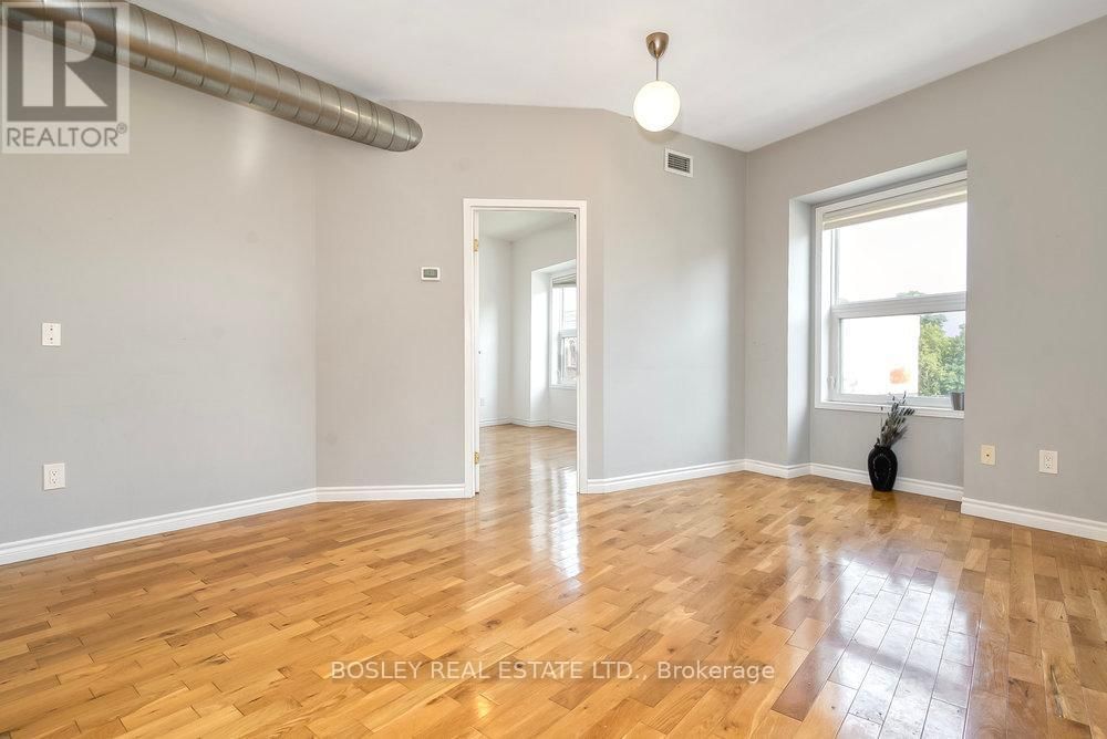 2909 DUNDAS STREET WEST Image 12