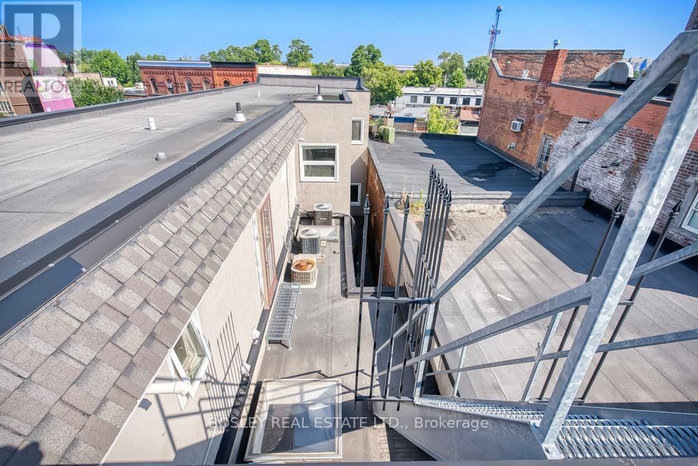 2909 DUNDAS STREET WEST Image 17