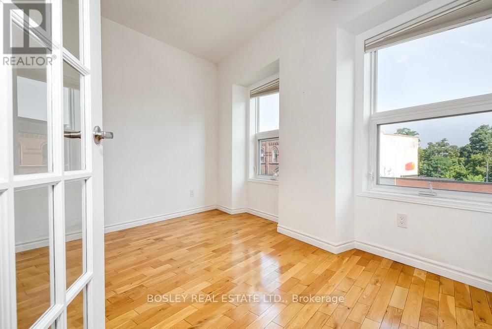 2909 DUNDAS STREET WEST Image 11