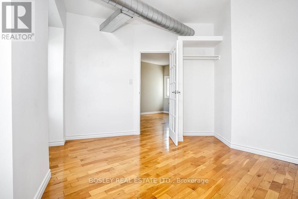 2909 DUNDAS STREET WEST Image 12