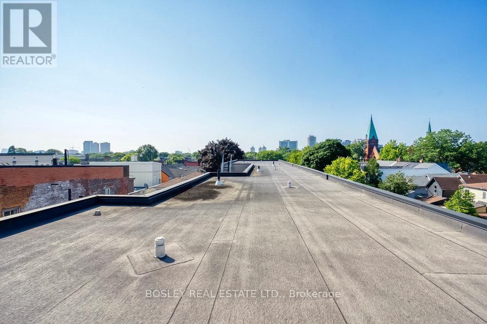 2909 DUNDAS STREET WEST Image 17