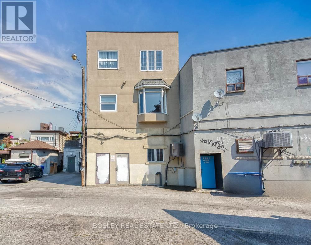 2909 DUNDAS STREET WEST Image 21