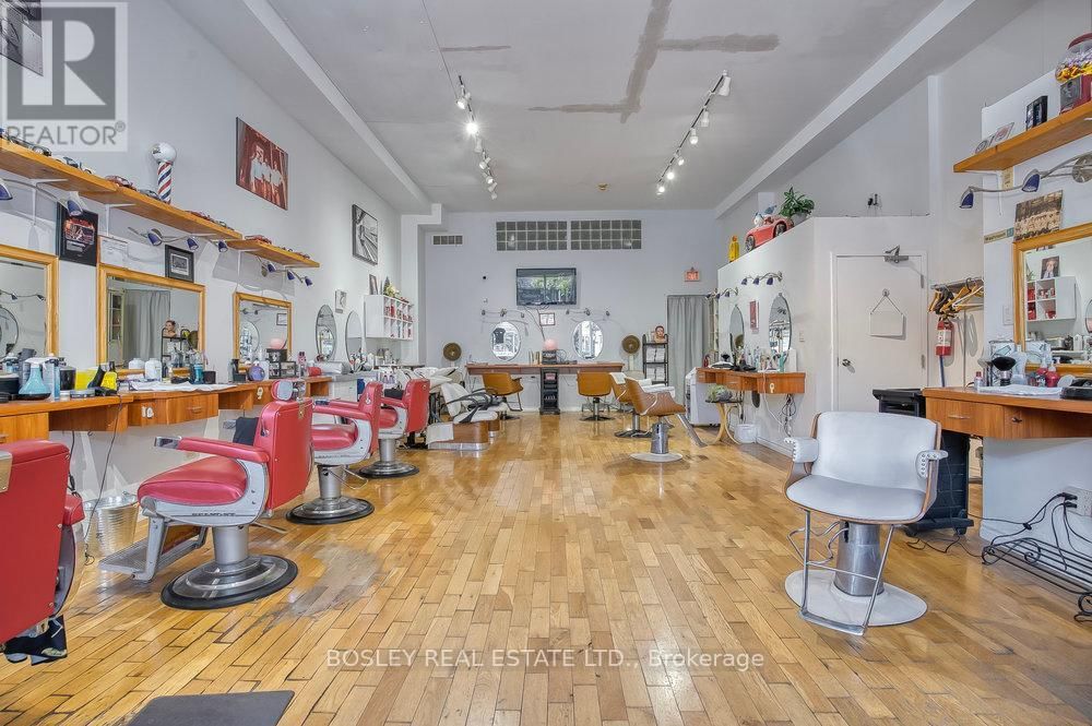 2909 DUNDAS STREET WEST Image 4