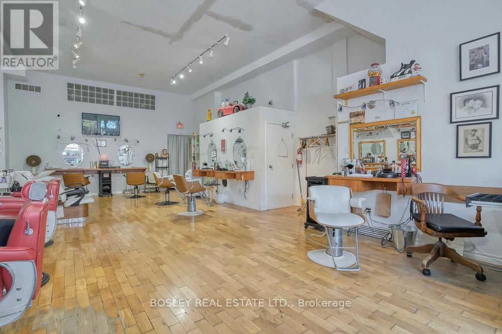 2909 DUNDAS STREET WEST Image 5