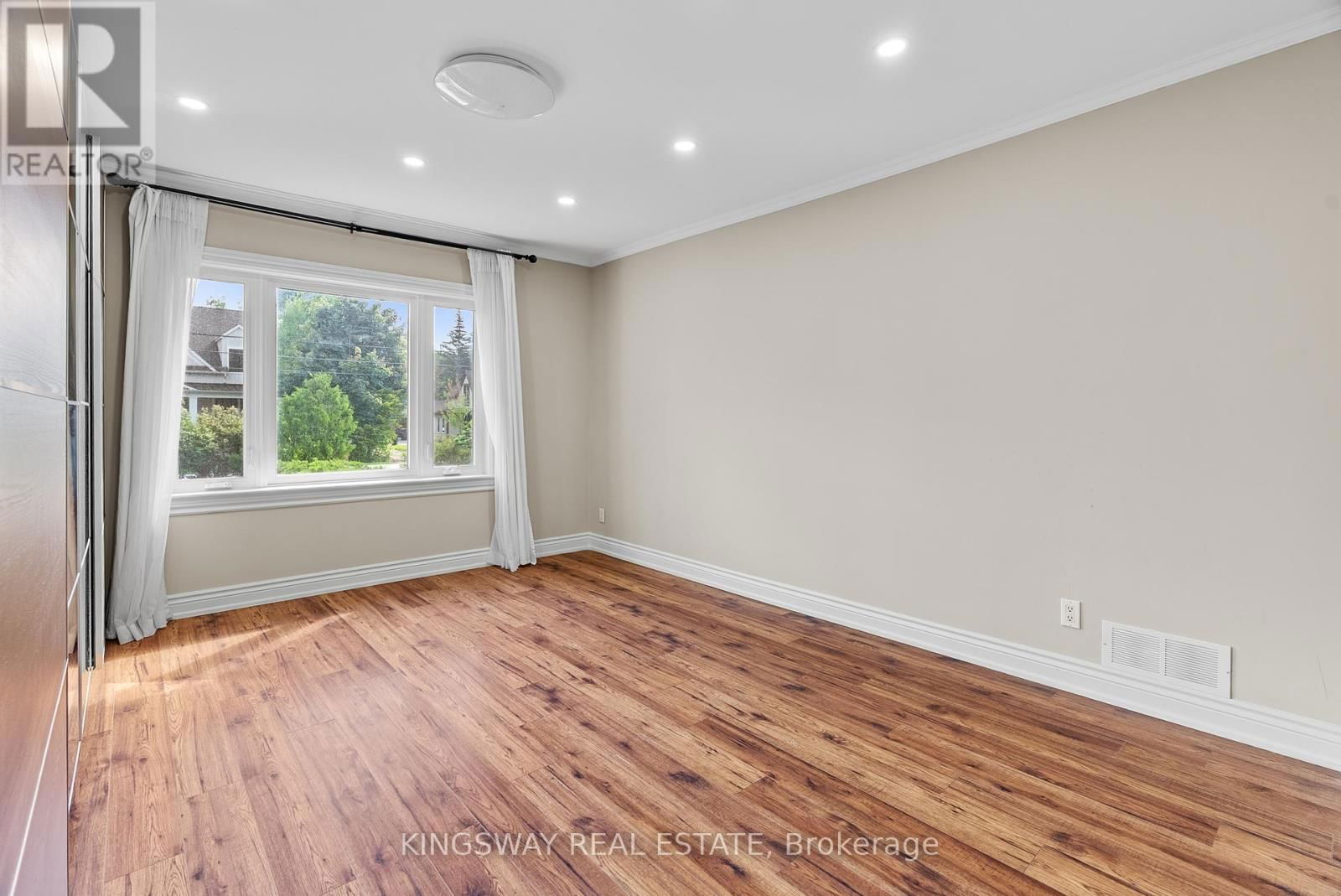 7596 CREDITVIEW ROAD Image 11