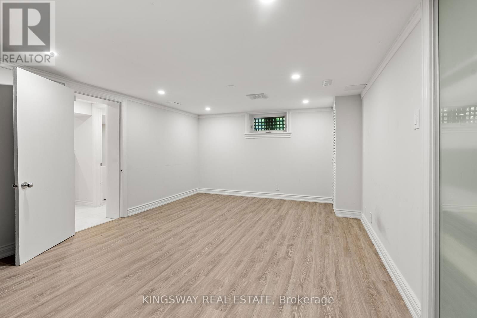 7596 CREDITVIEW ROAD Image 25